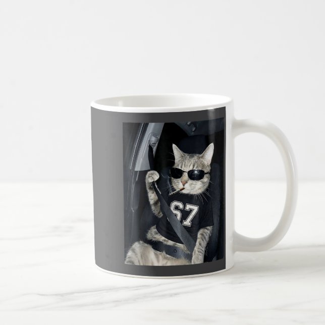 Caneca De Café 67 Cat Wearing Sungles Gen Alpha Smoking Cat  (Direita)