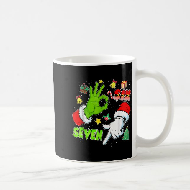 Caneca De Café 67 Christmas 6 7 Meme Elf Santa Pajamas Gen Alpha  (Direita)