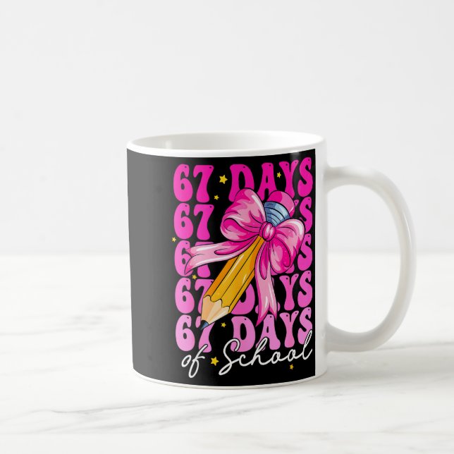Caneca De Café 67 Days Of School Girls Coquette Bow Pencil Teache (Direita)