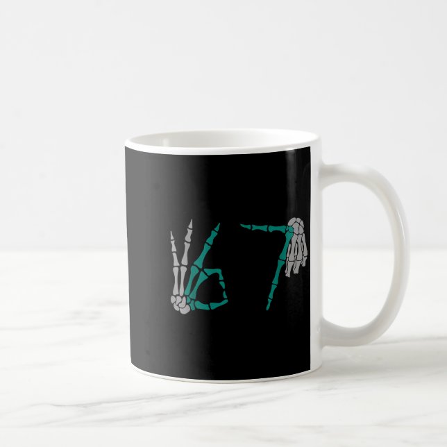 Caneca De Café 67 divertido seis sete gen meme esqueleto vibraçõe (Direita)