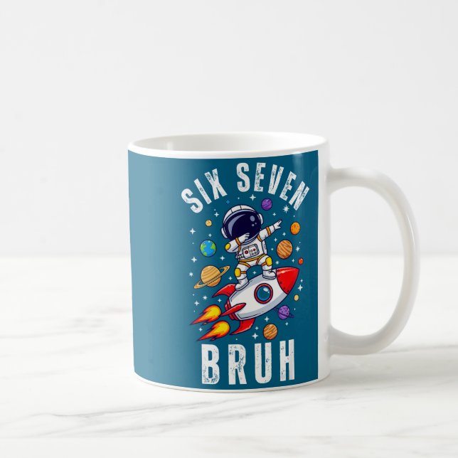 Caneca De Café 67 Meme Astronaut Dabbing In Space Funny Six Seven (Direita)