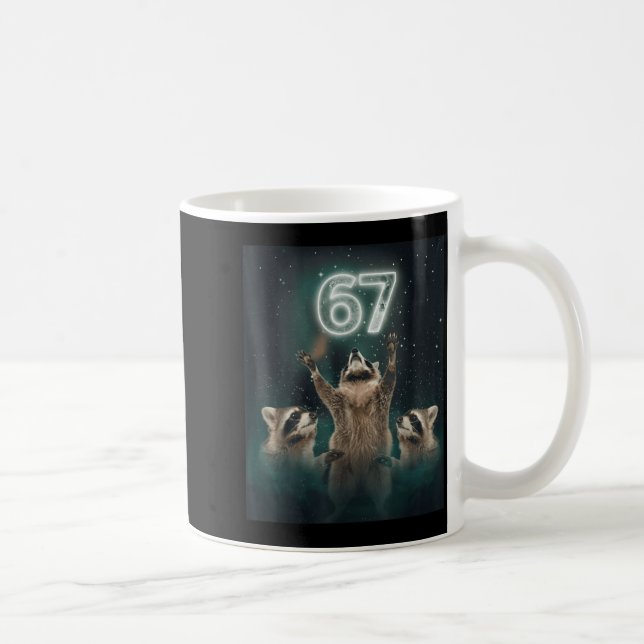 Caneca De Café 67 Meme Raccoon Howling At The Moon 6 7 Funny Weir (Direita)