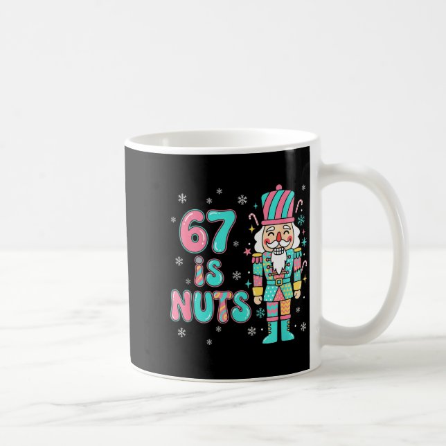 Caneca De Café 67 Six Seven Birthday Nutcracker Holiday Funny Chr (Direita)