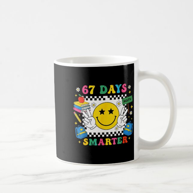 Caneca De Café 67th Day Of School Funny 67 Days Smarter Teacher B (Direita)