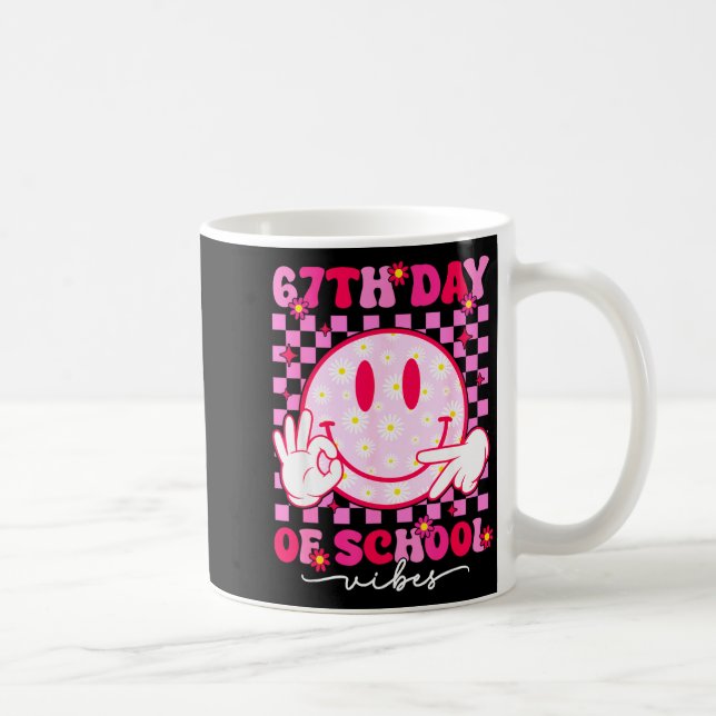 Caneca De Café 67th Day Of School Vibes 67 Meme Cute Smile Face T (Direita)