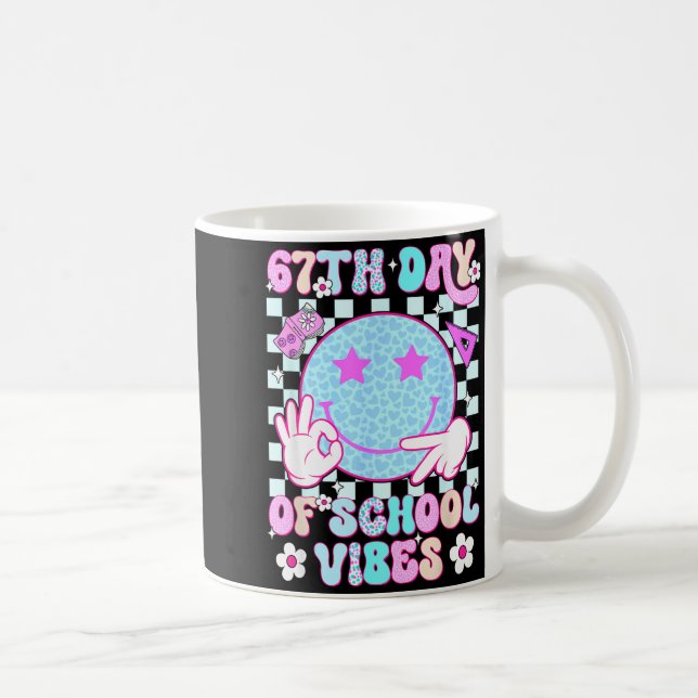 Caneca De Café 67th Day Of School Vibes 67 Meme Cute Smile Face T (Direita)