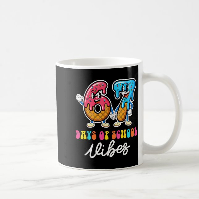 Caneca De Café 67th Day Of School Vibes Funny Six Seven 67 Meme S (Direita)