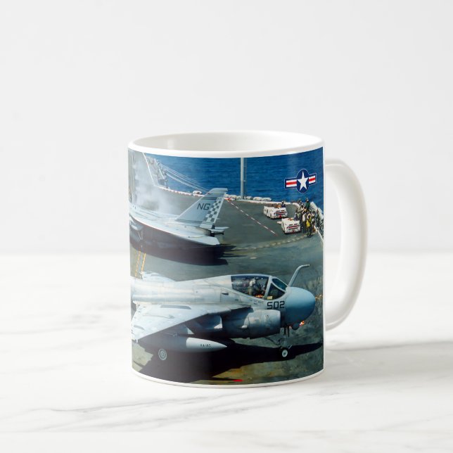 CANECA DE CAFÉ A-6E INTRUTOR (Frente Esquerda)