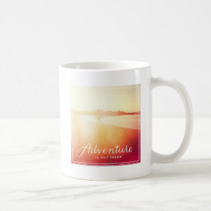 Caneca De Café A aventura está para fora lá