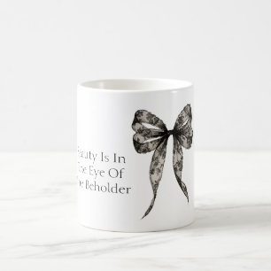 Caneca De Café A Beleza do Laço de Renda Falsa Preta É