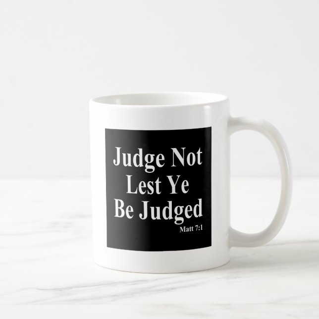 Caneca De Café A bíblia & julgamento de outro (Direita)
