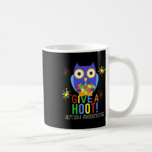 Caneca De Café A Coruja Dá Uma Consciência De Autismo Para Mulher