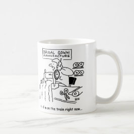 Caneca De Café A costureira de vestido de noiva está no trem agor