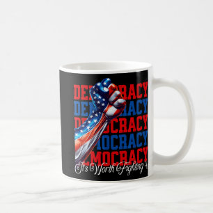 Caneca De Café A Democracia Anti-Trump Merece Luta 4