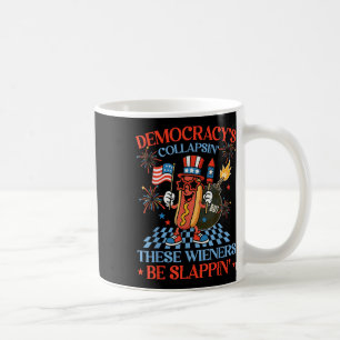 Caneca De Café A Democracia Está Colapsando Mas Esses Wieners Est
