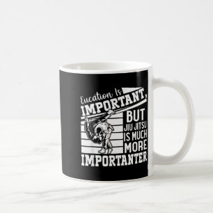 Caneca De Café A educação é importante mas o Jiu Jitsu é muito ma