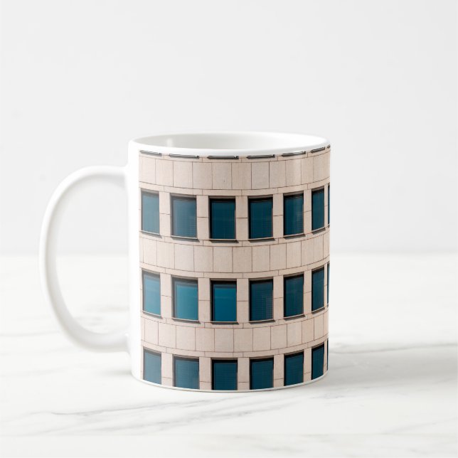 Caneca De Café A fachada do edifício moderno com retangular (Esquerda)