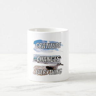 Caneca De Café A gratidão muda tudo - o quoute motivacional
