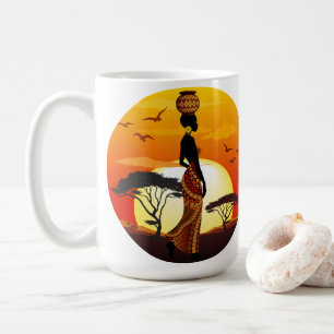 Caneca De Café A linda mulher africana Silhouette sobre os sóis a