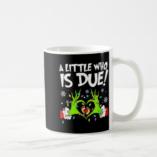 Caneca De Café A Little Who Is Due Funny Christmas Pregnancy Anno (Direita)