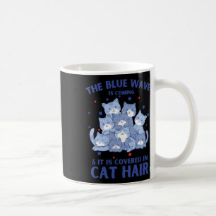 Caneca De Café A Onda Azul Está Chegando E Está Coberta No Gato H