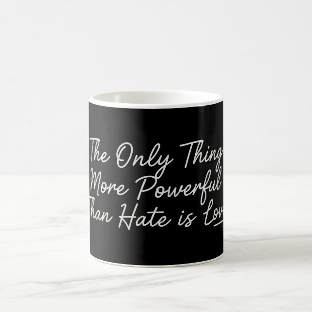 Caneca De Café A Única Coisa Mais Poderosa Que Ódio é Amor (Centro)