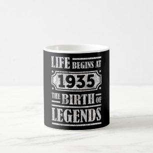 Caneca De Café A Vida Começa Em 1935 O Nascimento Da Legenda 86