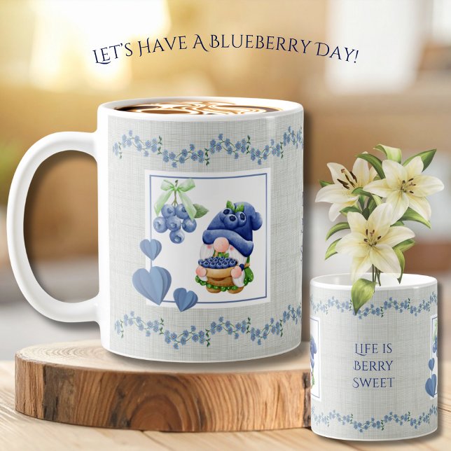 Caneca De Café A Vida do Gnome Mirtilo Fofinho é Doce como Mirtil (Bring a little piece of the whimsical garden into your home with a beautiful blueberry Gnome mug)