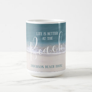 Caneca De Café A Vida É Melhor Na Praia Foto de Água e Areia