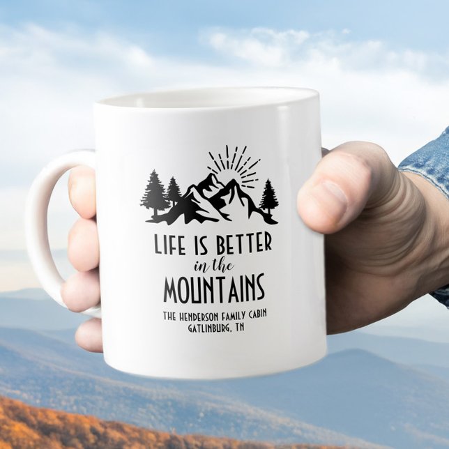 Caneca De Café A Vida Personalizada é Melhor na Casa da Família n (Custom LIfe is Better In Mountains Family Home Coffee Mug)