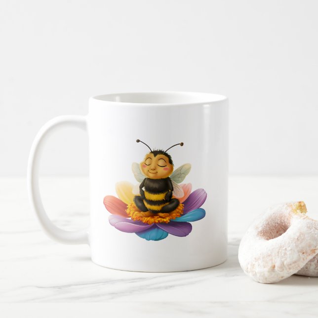 Caneca De Café Abelhas Em Uma Flor Vibrante Fazendo Yoga (Com Donut)