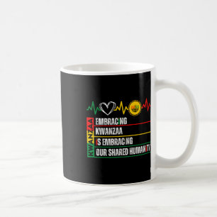 Caneca De Café Abraçar Kwanzaa É Nossa Humanidade Compartilhada Á
