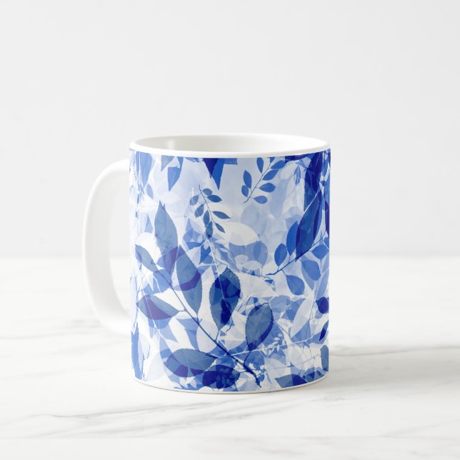 Caneca De Café Abstrato Azul e Folhas Brancas (Frente Esquerda)