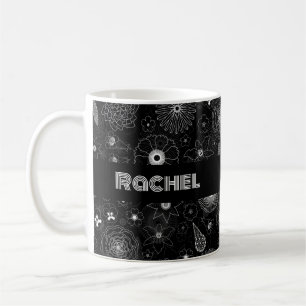 Caneca De Café Adicione o seu nome Floral Contorno Preto e Branco