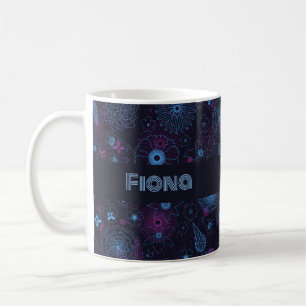 Caneca De Café Adicione Seu Nome Floral Contorno Azul e Roxo Padr
