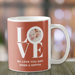 Caneca De Café Adoramos Seu Dia de os pais De Fotografias Persona<br><div class="desc">Essa Mug Fotográfica do We Love You Pai é decorada com a palavra LOVE em tipografia branca em fundo de ferrugem. Facilmente personalizável com sua foto e seu nome. Faz um presente de Dia de os pais excelente.</div>