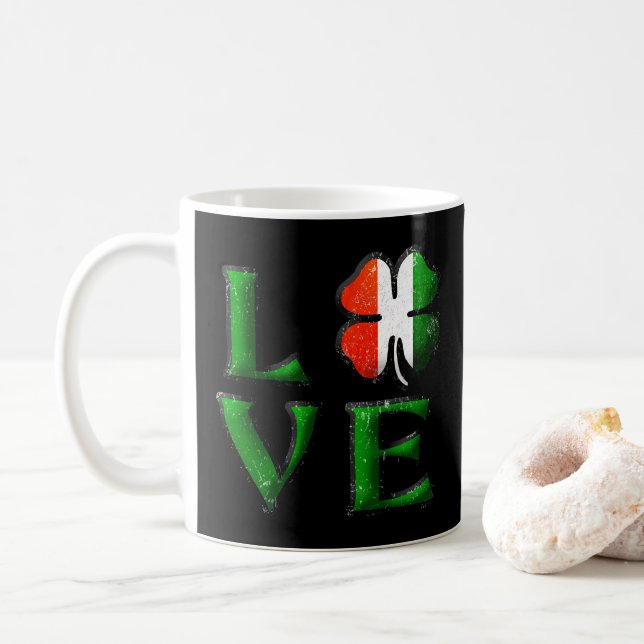 Caneca De Café Adoro quatro folhas de Rua irlandesa de Clover. (Com Donut)