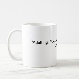 Caneca De Café "Adulto: Powered by cafeine e más decisões.