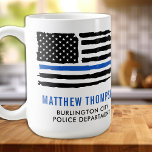 Caneca De Café Agente Policial Sinalizador Personalizado Linha Az<br><div class="desc">Apresentando a perfeita caneca de café para policiais e agentes polícias, com a icônica Thin Blue Line e a bandeira americana design. Esta caneca é uma forma excelente de mostrar o vosso apoio àqueles que servem e protegem as nossas comunidades. Personalize sua caneca com seu nome e departamento para torná-la...</div>