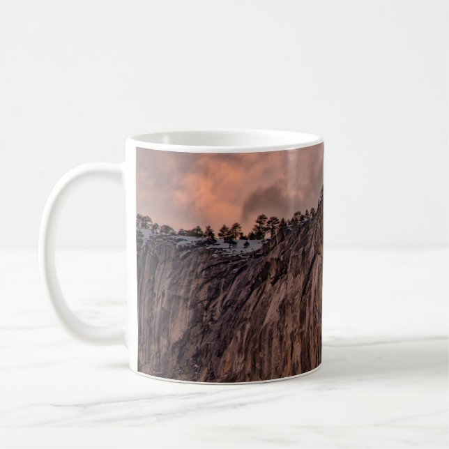 CANECA DE CAFÉ ÁGUAS SOB PELO CÉU BRANCO (Esquerda)