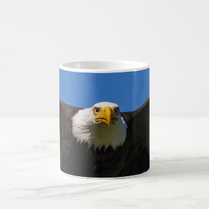 Caneca De Café Águia Americana Voando Perto