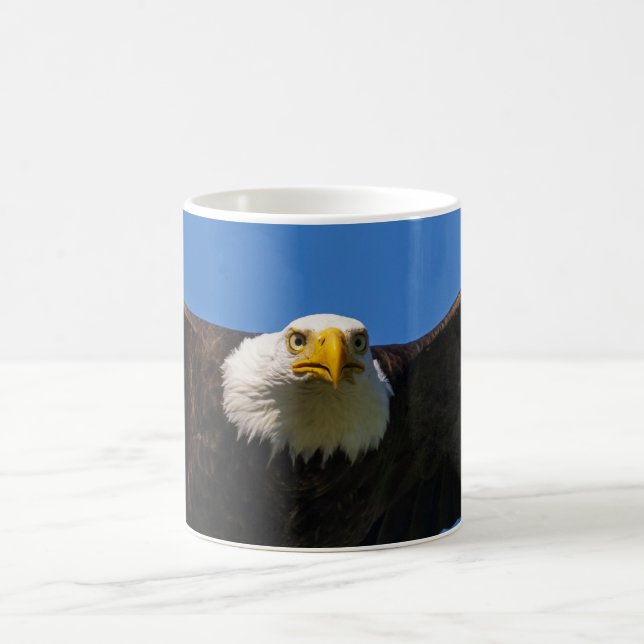 Caneca De Café Águia Americana Voando Perto (Centro)