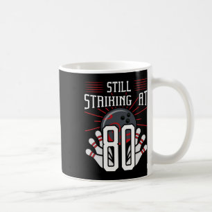 Caneca De Café Ainda Atacando 80 Boliches De Celebração
