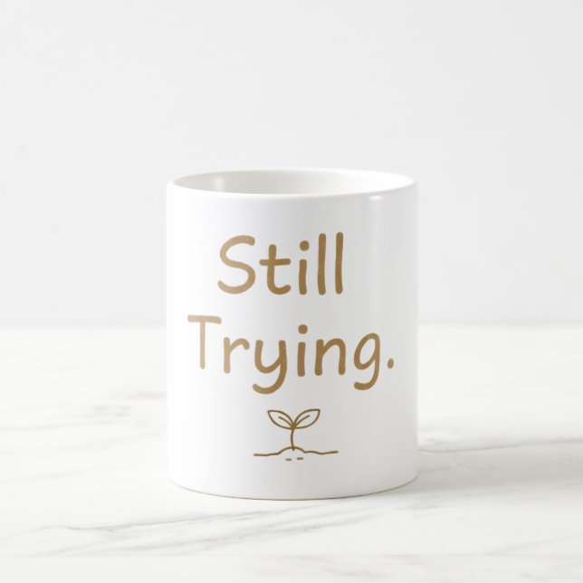 Caneca De Café Ainda Tentando – Citação Suave e Relacionável para (Centro)