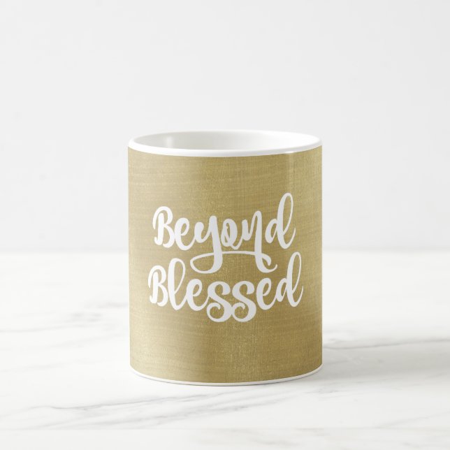 Caneca De Café Além da Afirmação de Citação Abençoada (Centro)