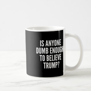 Caneca De Café Alguém é burro o suficiente para acreditar na elei