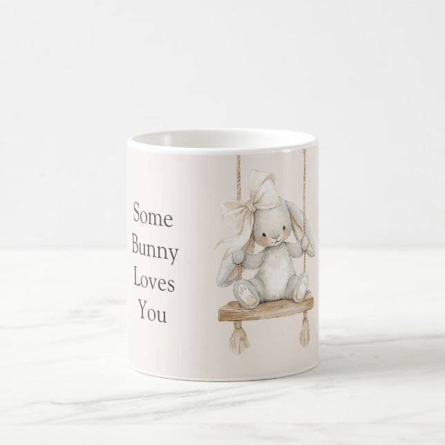Caneca De Café Algum Coelhinho Ama Você Balançar (Centro)
