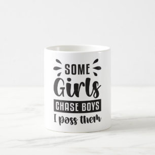 Caneca De Café Algumas Garotas Perseguem Rapazes Eu Pago Nadando