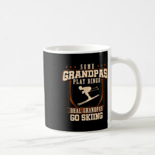 Caneca De Café Alguns avôs jogam bingo Avôs de verdade vão esquia