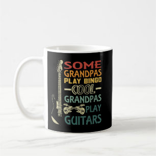 Caneca De Café Alguns avôs jogam Bingo Avôs legais tocam Guitarra